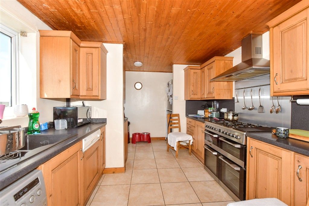 Property photo 1 of 11 Kitchen