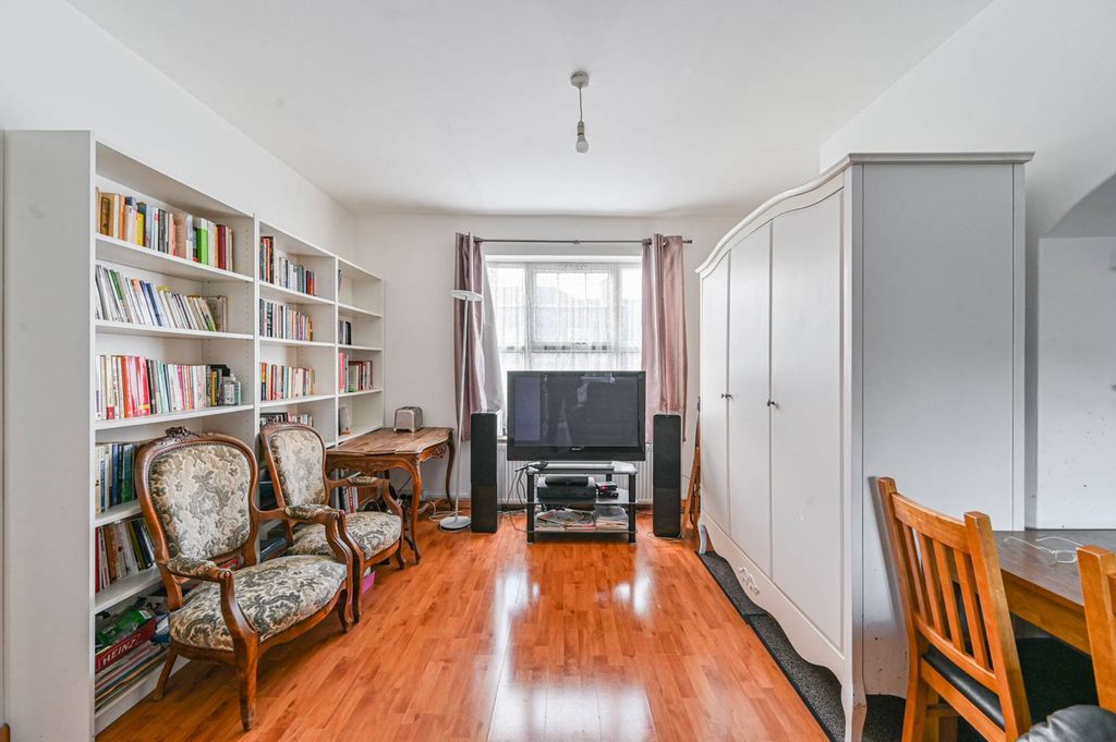 Property photo 3 of 9