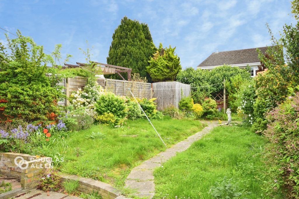 Property photo 3 of 12