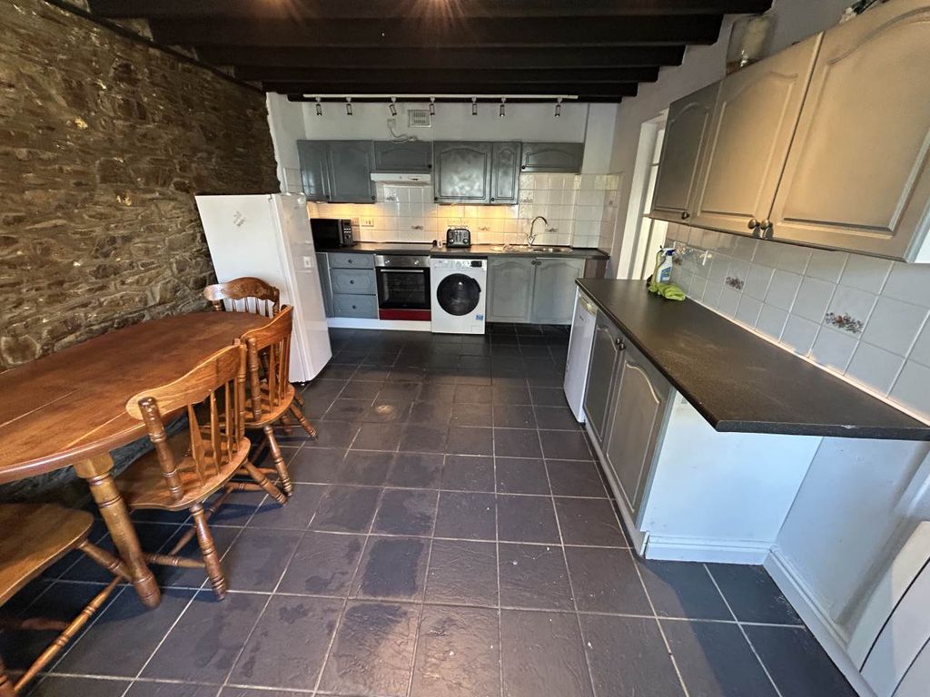 Property photo 3 of 8 Kitchen Dining