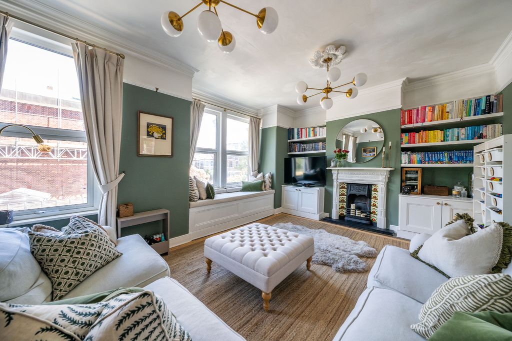 Property photo 1 of 18