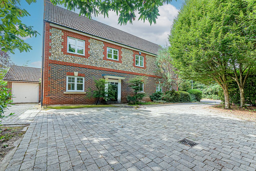 Property photo 1 of 17 Front Aspect