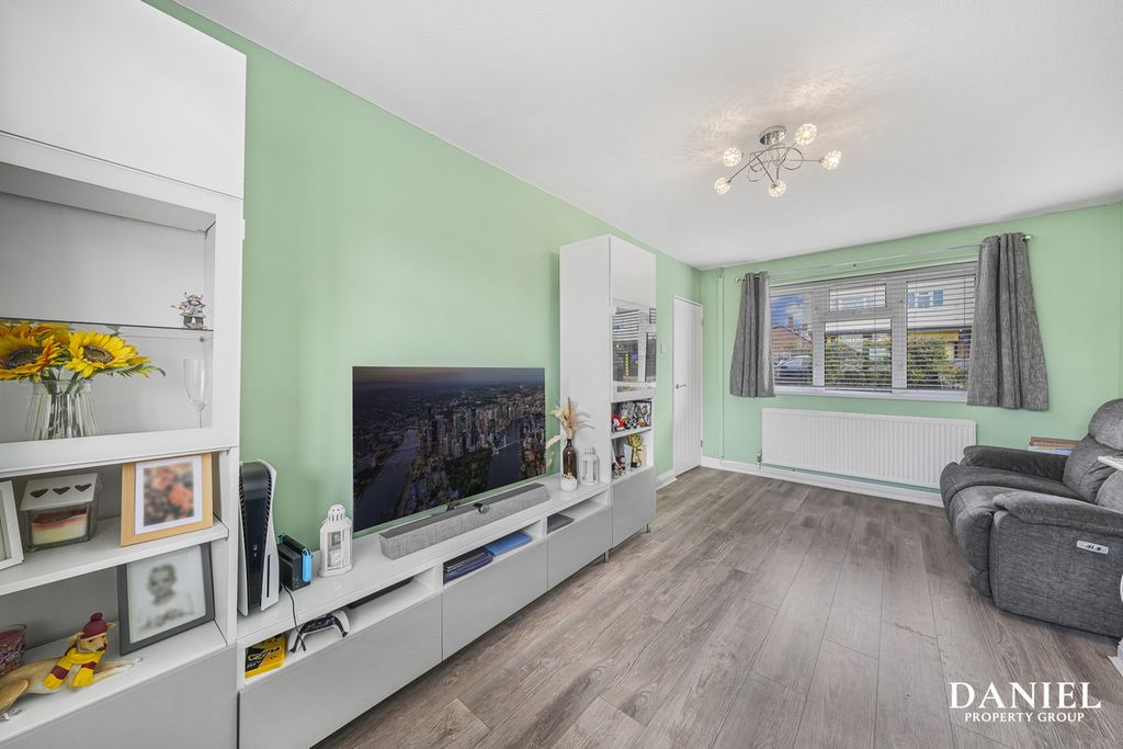 Property photo 2 of 30