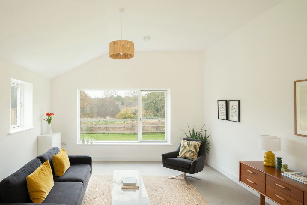 Property photo 3 of 20 241336 - H03-Thornborough-Park-108.Jpg