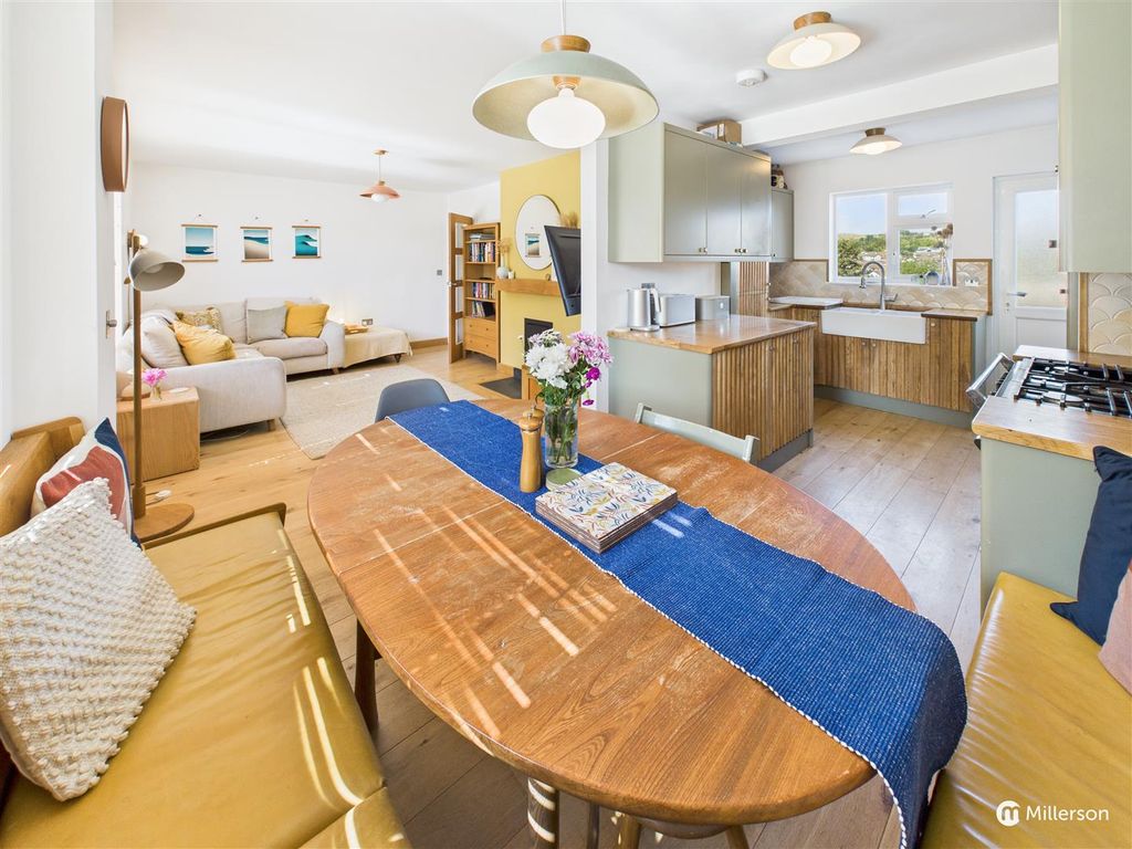 Property photo 2 of 22 Kitchen/Diner/Living