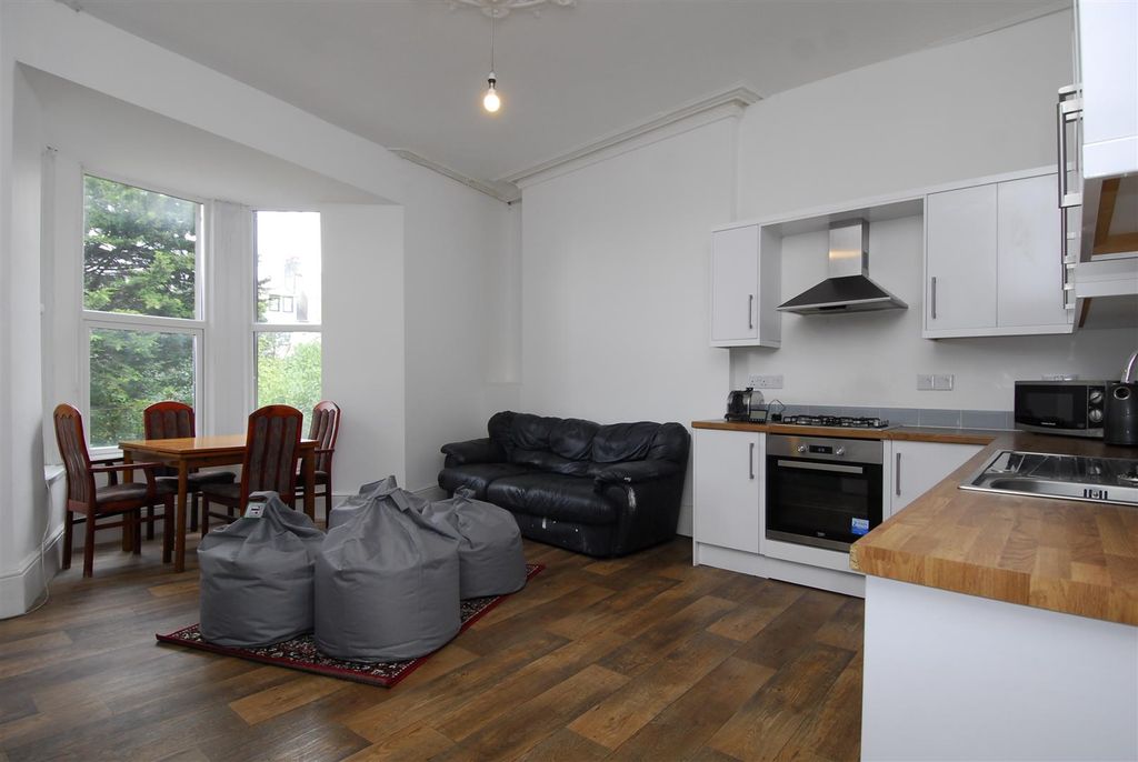 Property photo 1 of 8 70Lissongrove002.Jpg