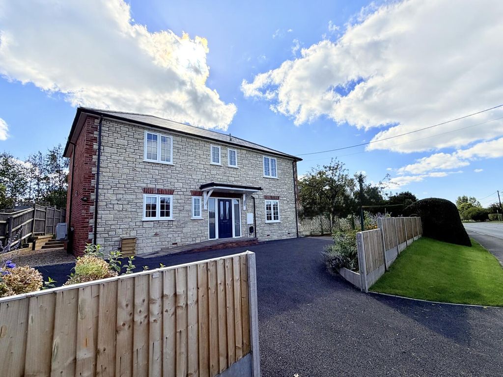 Property photo 1 of 19 Front (Exterior)