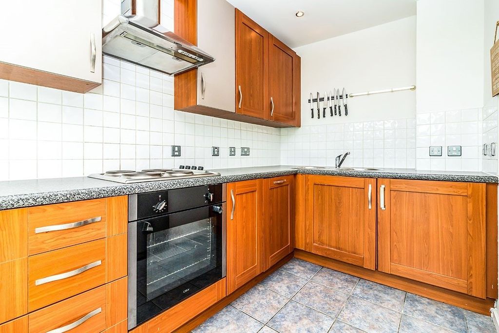 Property photo 3 of 8 Picture No. 12