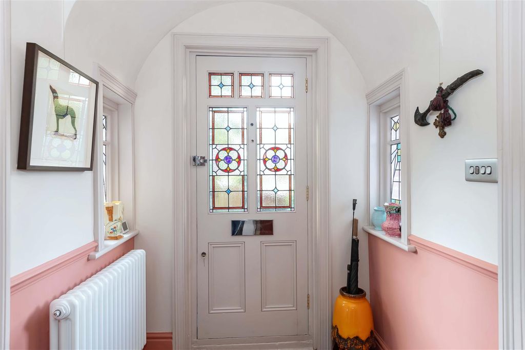 Property photo 2 of 21 Northfield Rd_7.Jpg