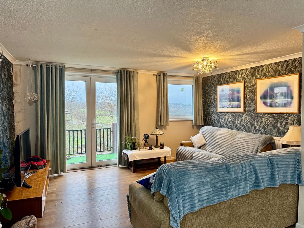 Property photo 3 of 16 Lounge Area