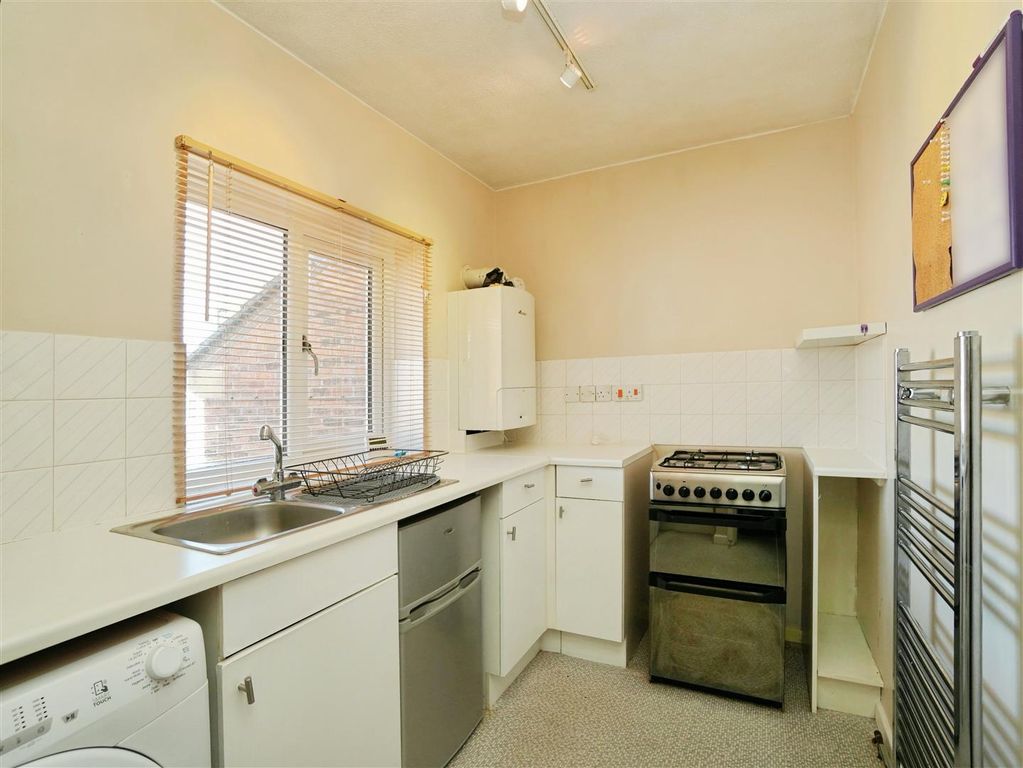 Property photo 3 of 8 Kitchen