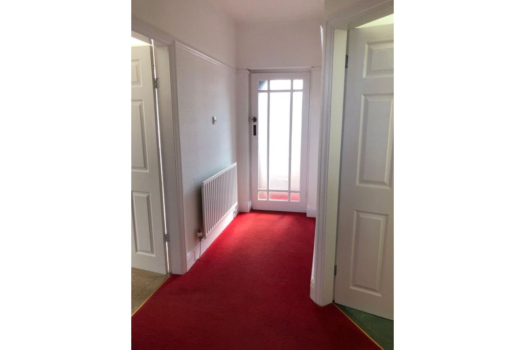 Property photo 2 of 10 Entrance Hall