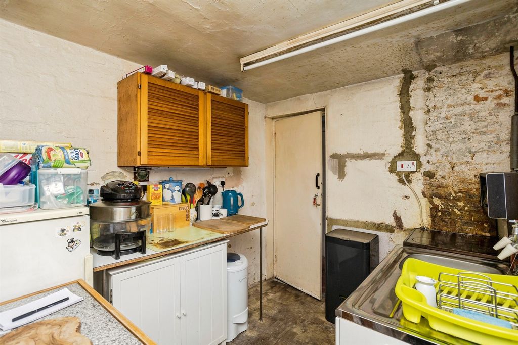 Property photo 3 of 17