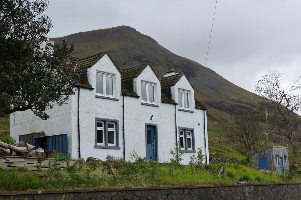 Property photo 1 of 52