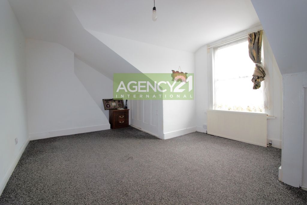 Property photo 1 of 10 Photo 10
