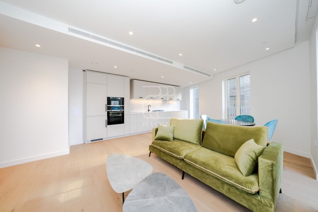 Property photo 1 of 12 Flat 16 Peterborough House, 1 Jubilee Walk, London, WC1X 0Bf