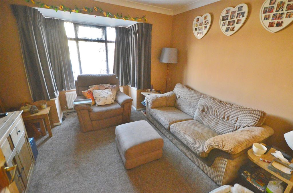 Property photo 2 of 15 Lounge