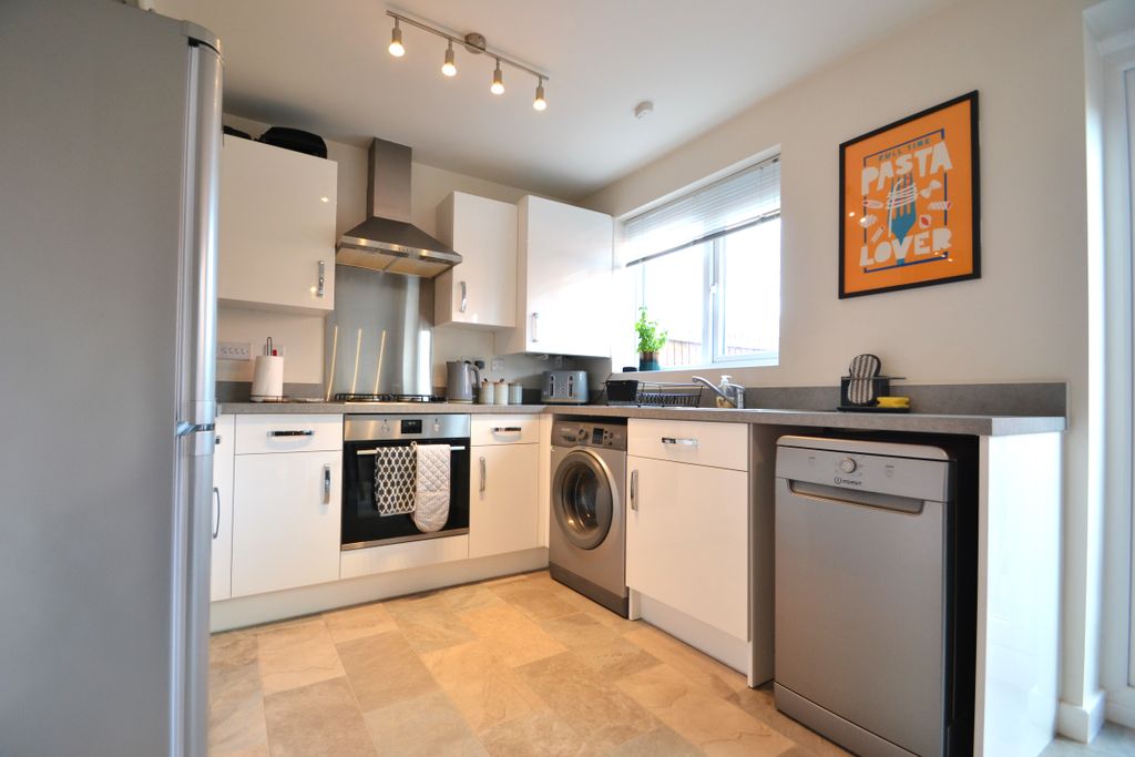 Property photo 2 of 15 Kitchen