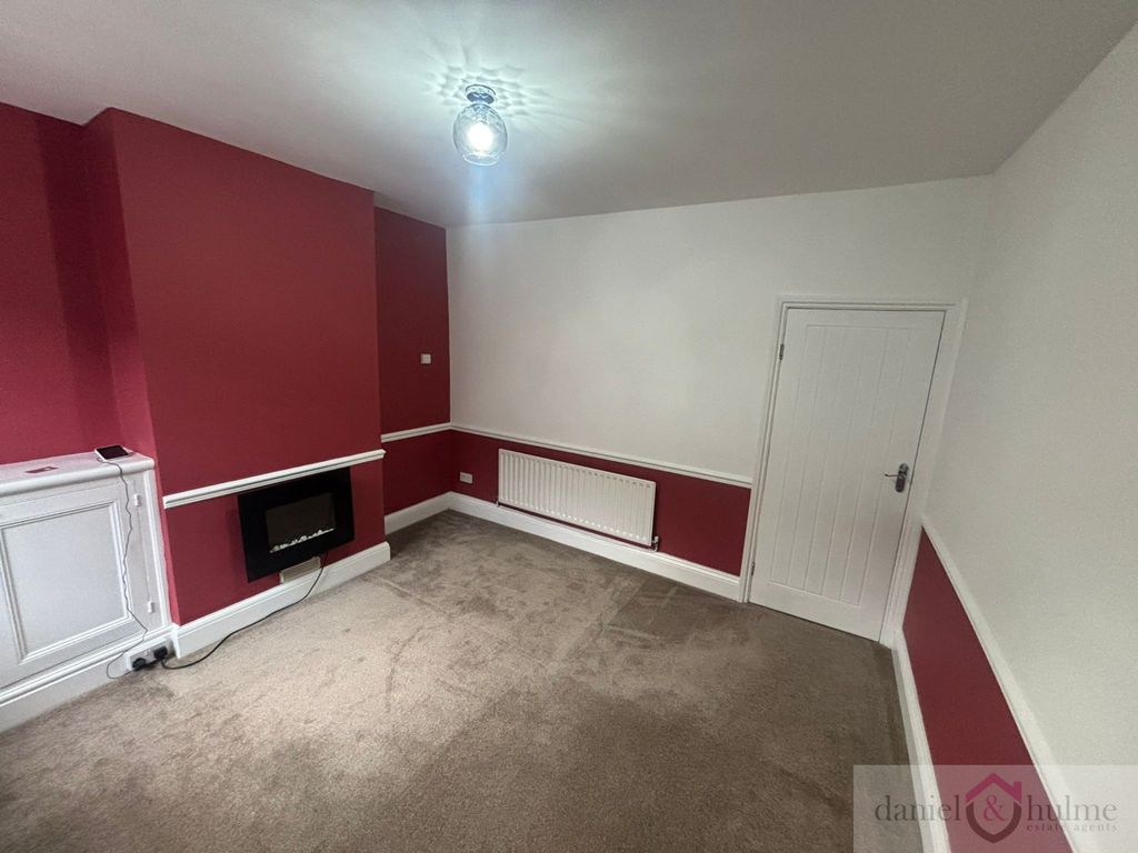 Property photo 2 of 16 F9A1A9d4-4022-4A02-8E79-Bd29Cca00579