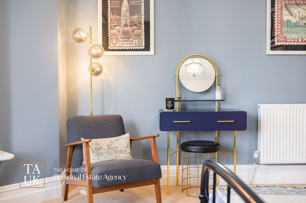 Property photo 3 of 44