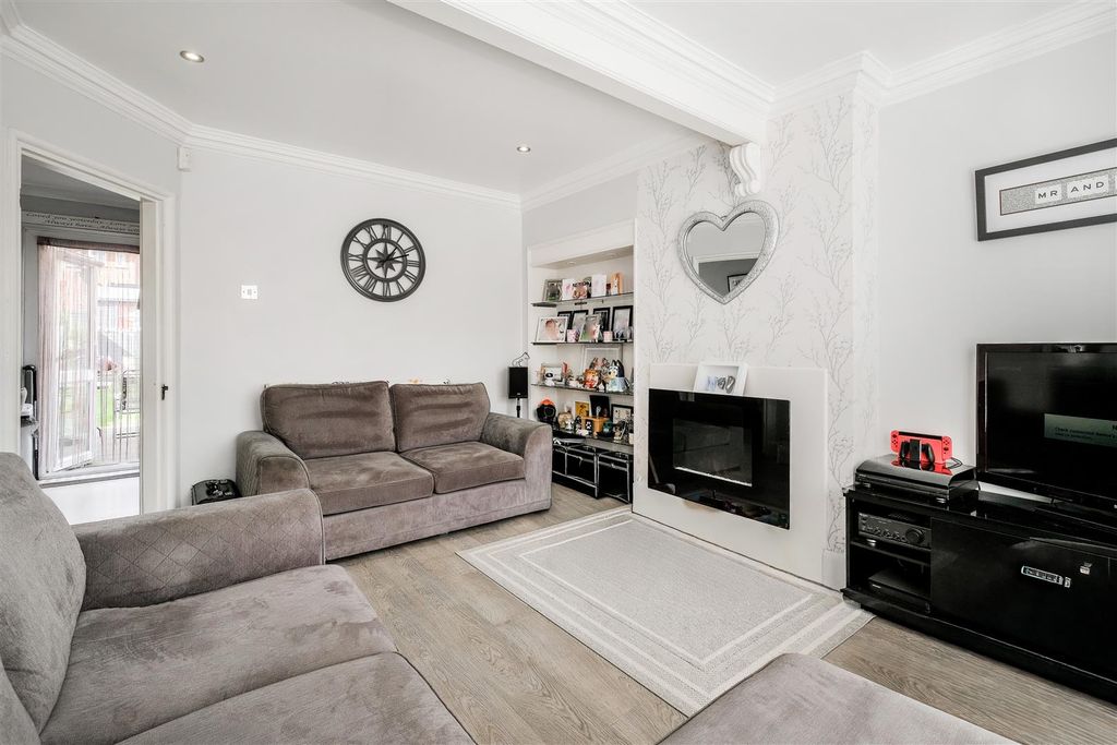 Property photo 3 of 22