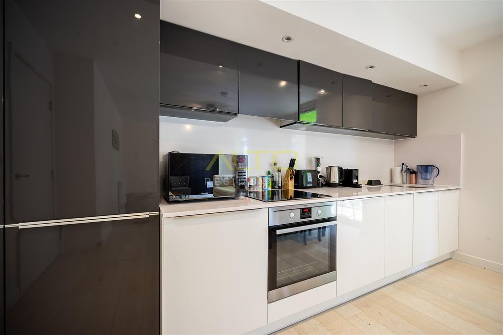Property photo 2 of 12 Kitchen