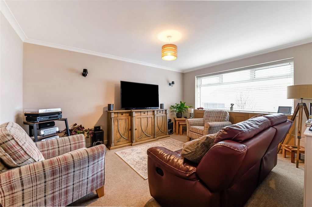 Property photo 2 of 23 Picture No. 12