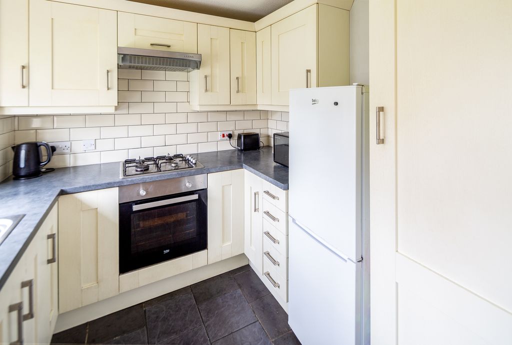 Property photo 3 of 17 Kitchen