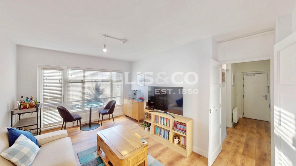 Property photo 2 of 16 Picture No. 23