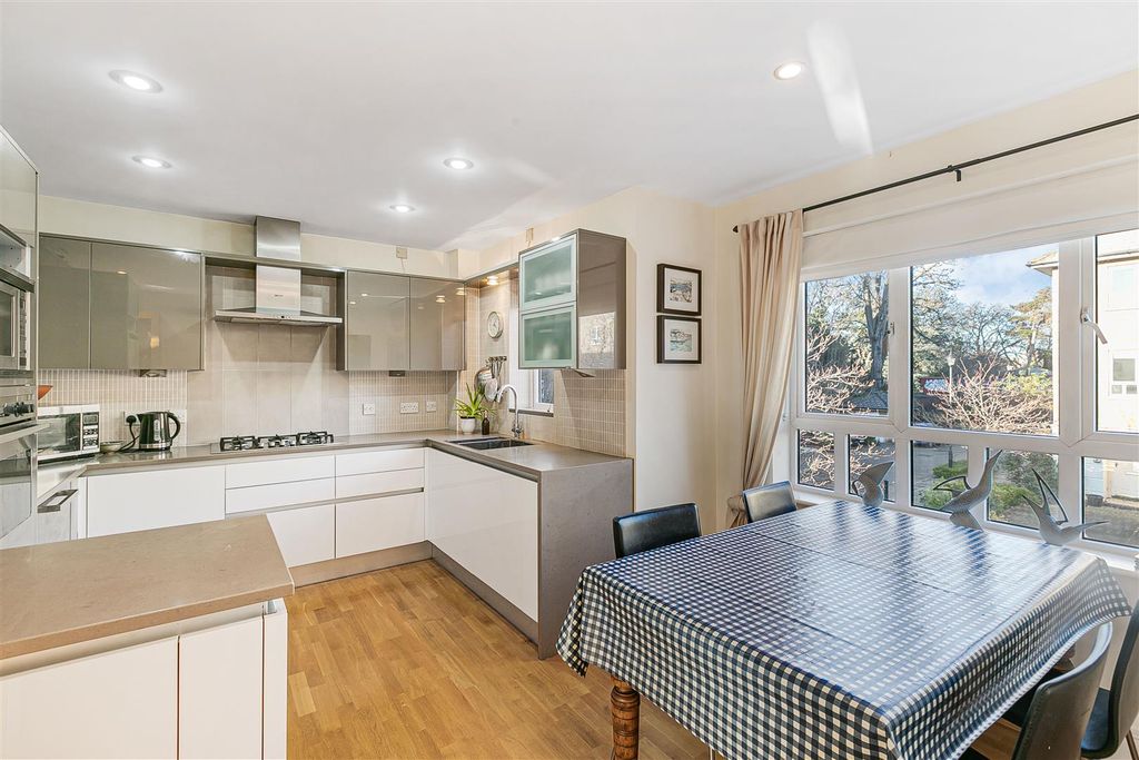 Property photo 3 of 22