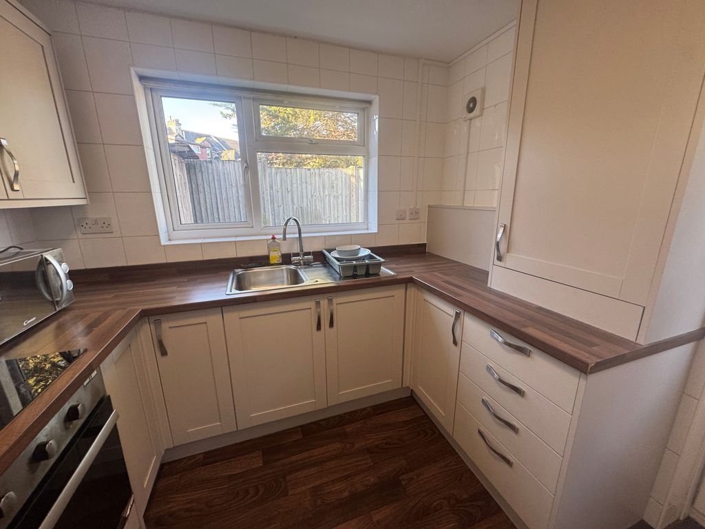 Property photo 1 of 8 Room Available In Shared House