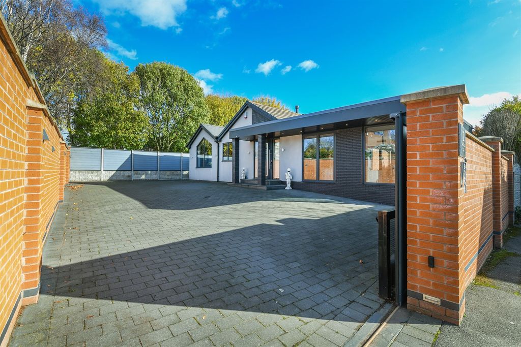 Property photo 1 of 18 (Main)