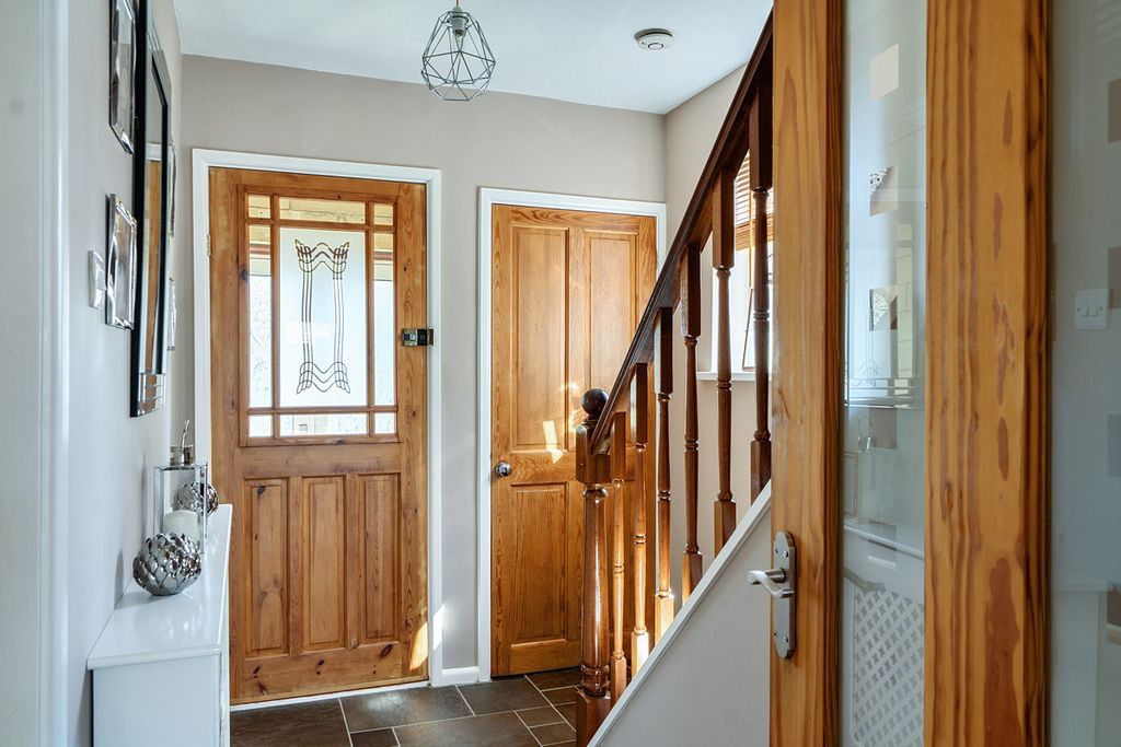 Property photo 2 of 23