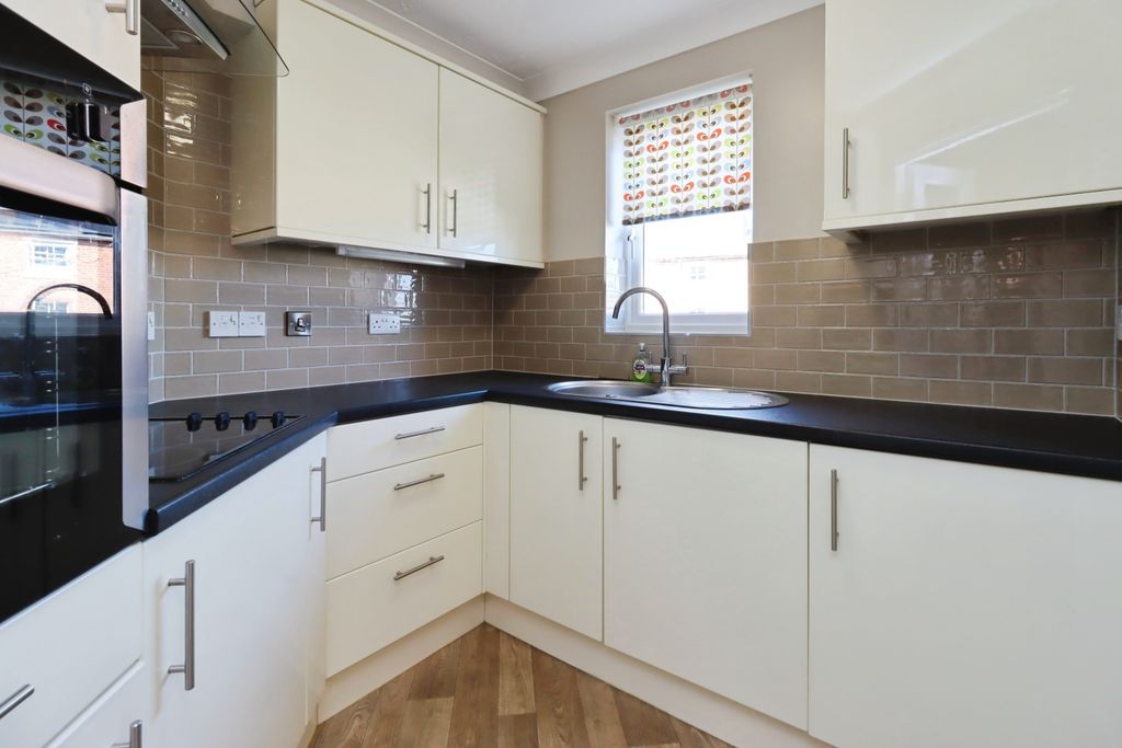 Property photo 3 of 12 Kitchen