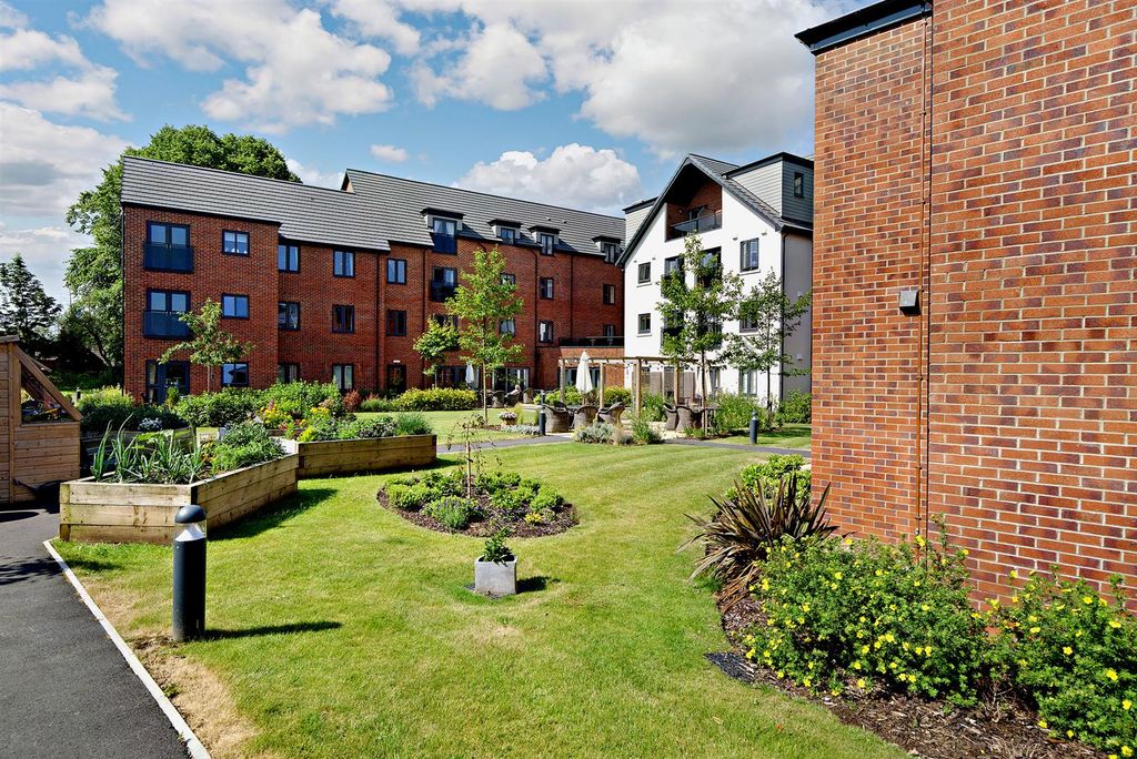Additional image 23 of 2 bed flat for saleBurlington Gardens, Leyland PR25