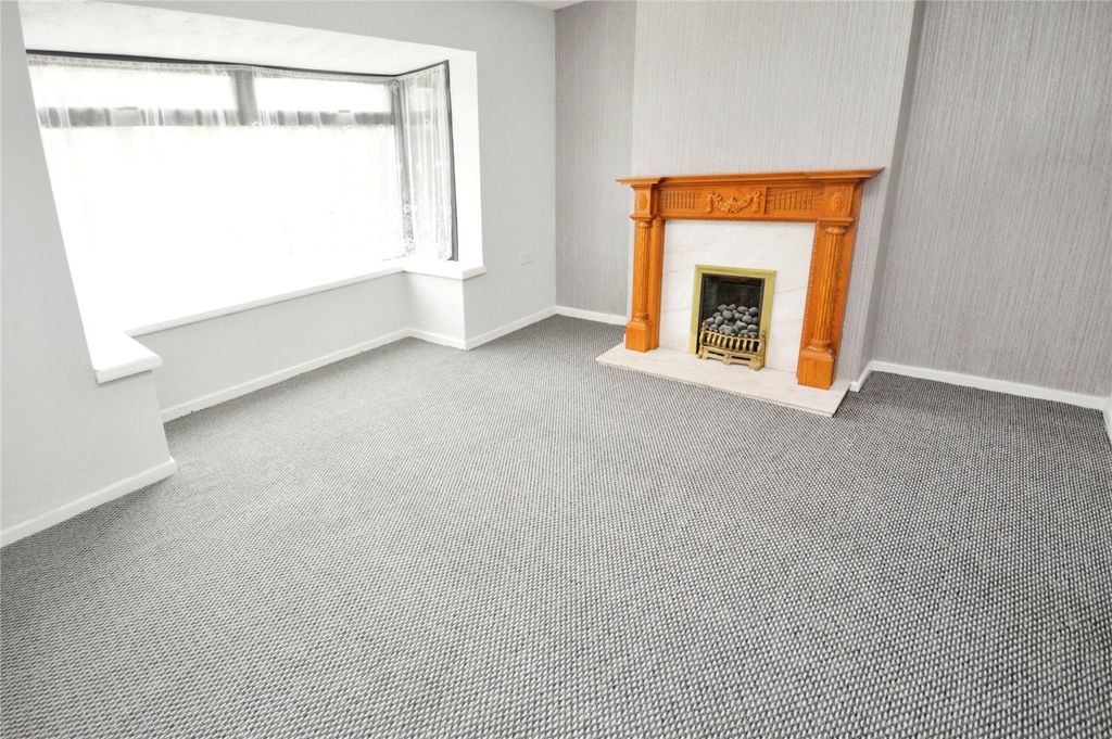 Property photo 2 of 17 Lounge