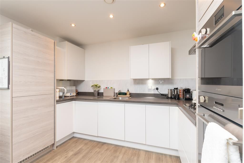 Property photo 3 of 10 Kitchen