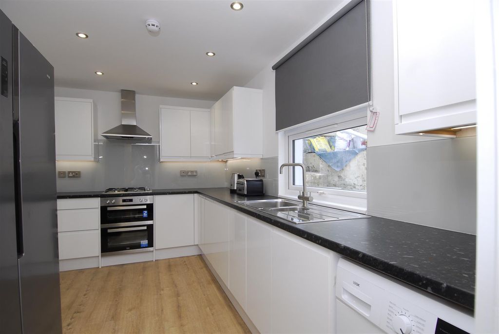 Property photo 1 of 10 34Bayswaterrd001.Jpg