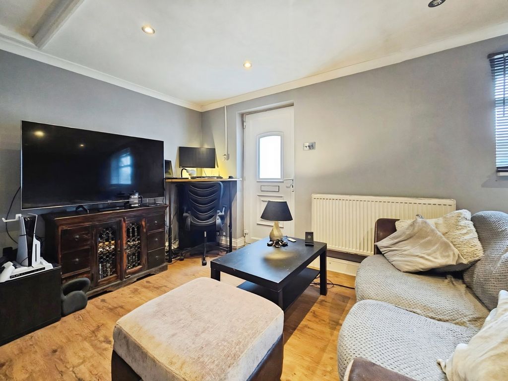 Property photo 3 of 6 Studio