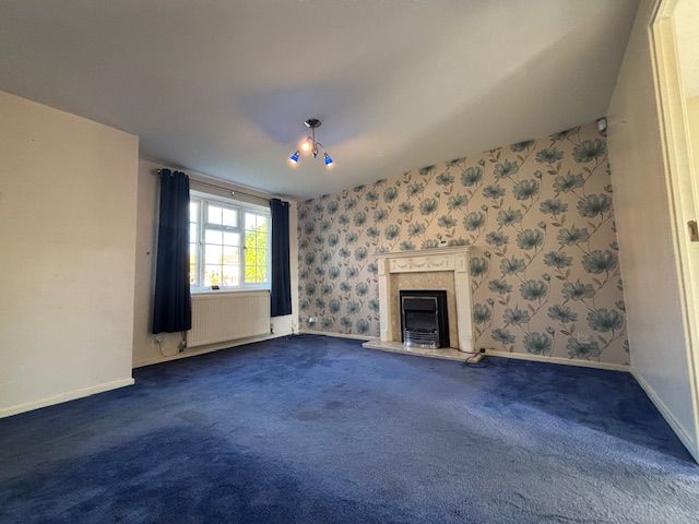 Property photo 2 of 11 Living Room