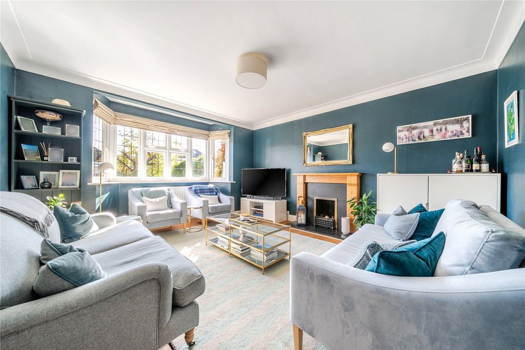 Property photo 1 of 12 Living Room