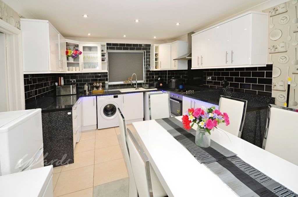 Property photo 2 of 9 Defiant Kitchen