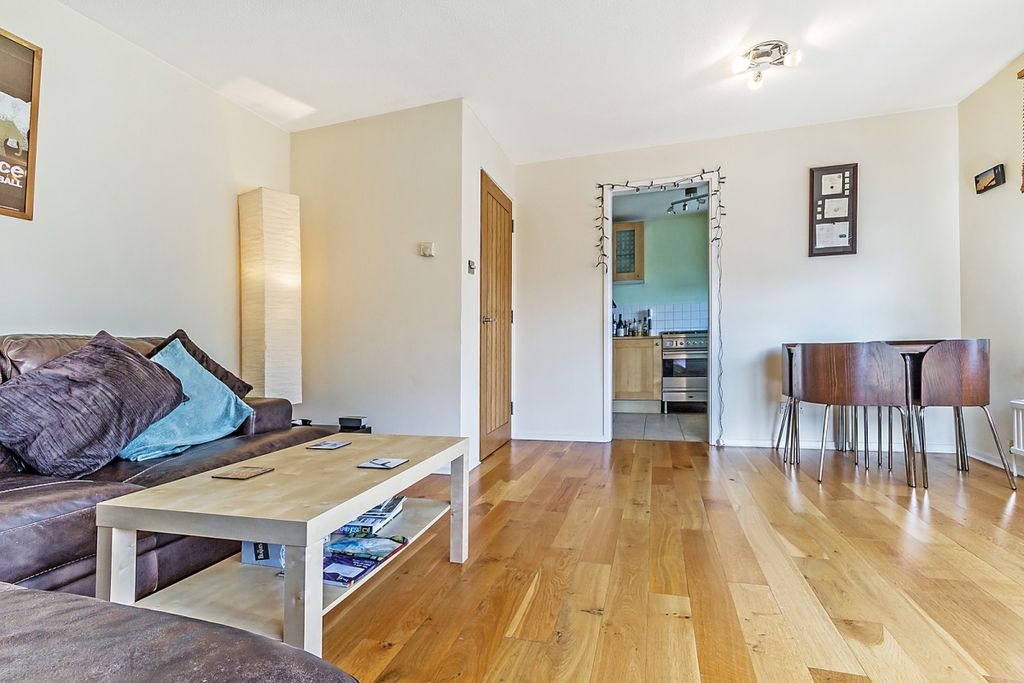 Property photo 2 of 8 Large 2 Bedroom F...
