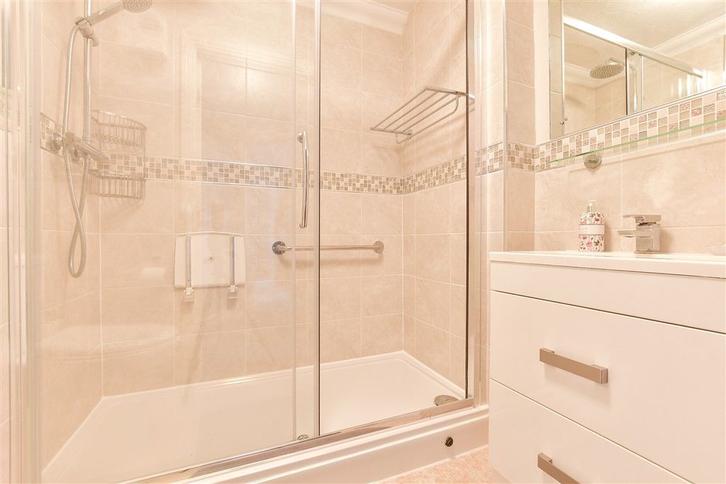 Property photo 3 of 11 Shower Room