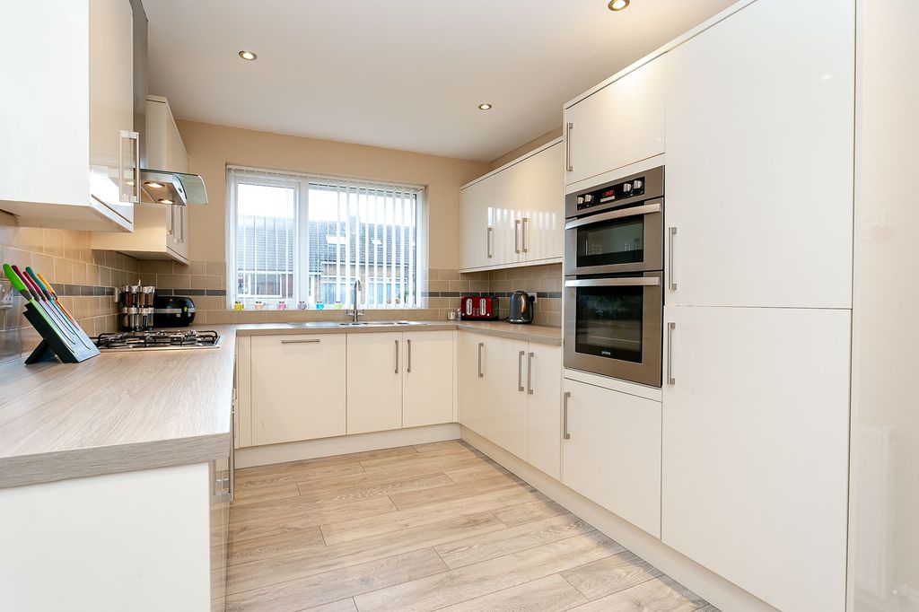 Additional image 5 of 2 bed semi-detached bungalow for salePoplar Crescent, Harrogate HG1