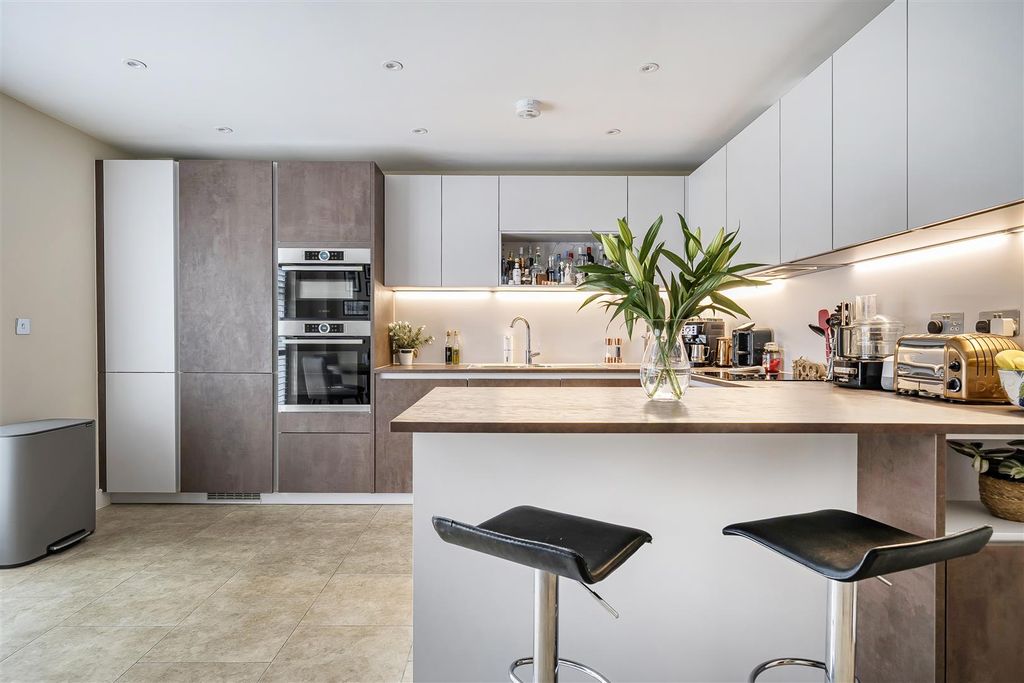 Property photo 3 of 21 1376037-2-690Cb92642Caf.Jpg