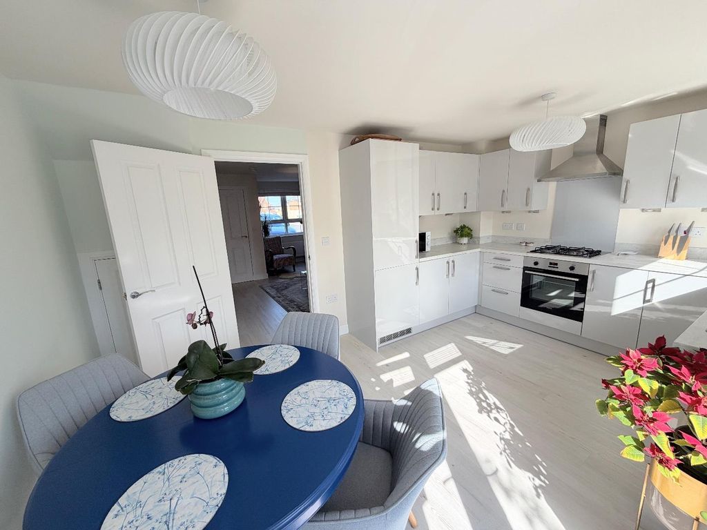Property photo 3 of 14 Dining Kitchen