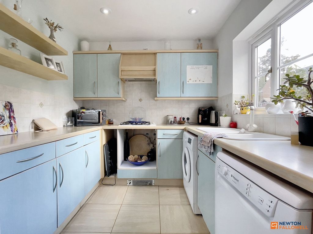Property photo 2 of 25