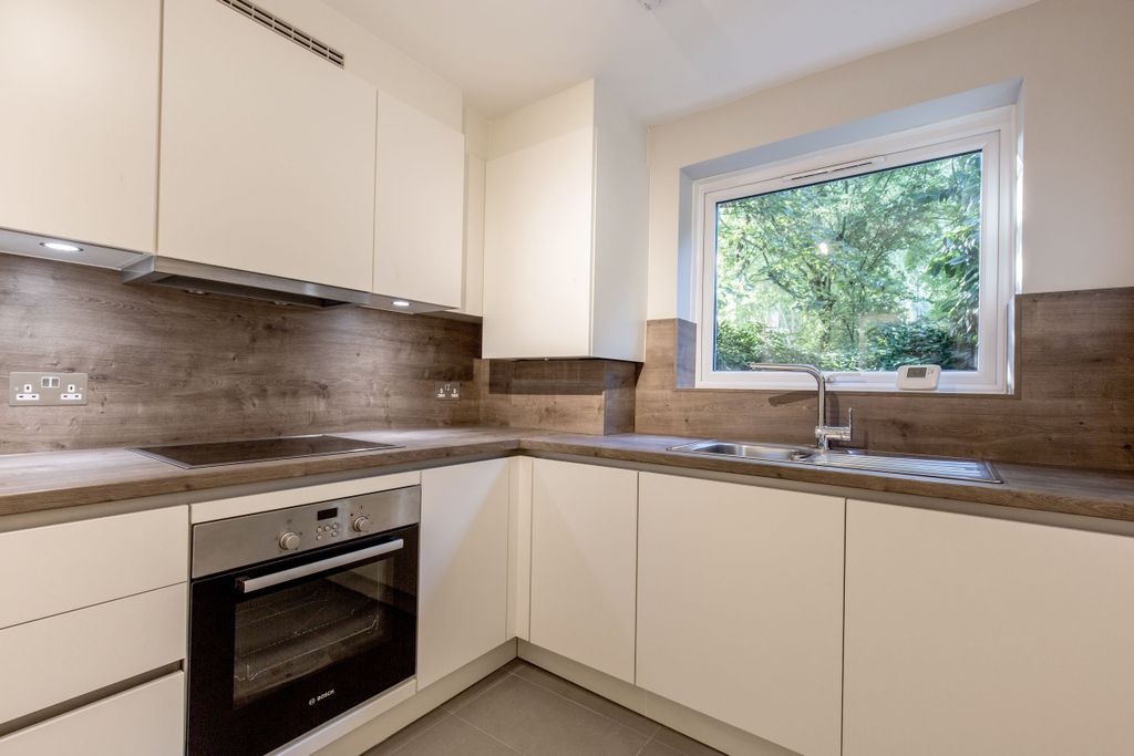 Property photo 1 of 10 Kitchen