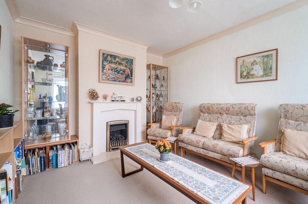 Property photo 2 of 20 2 - 1408416-9-69836Ab...